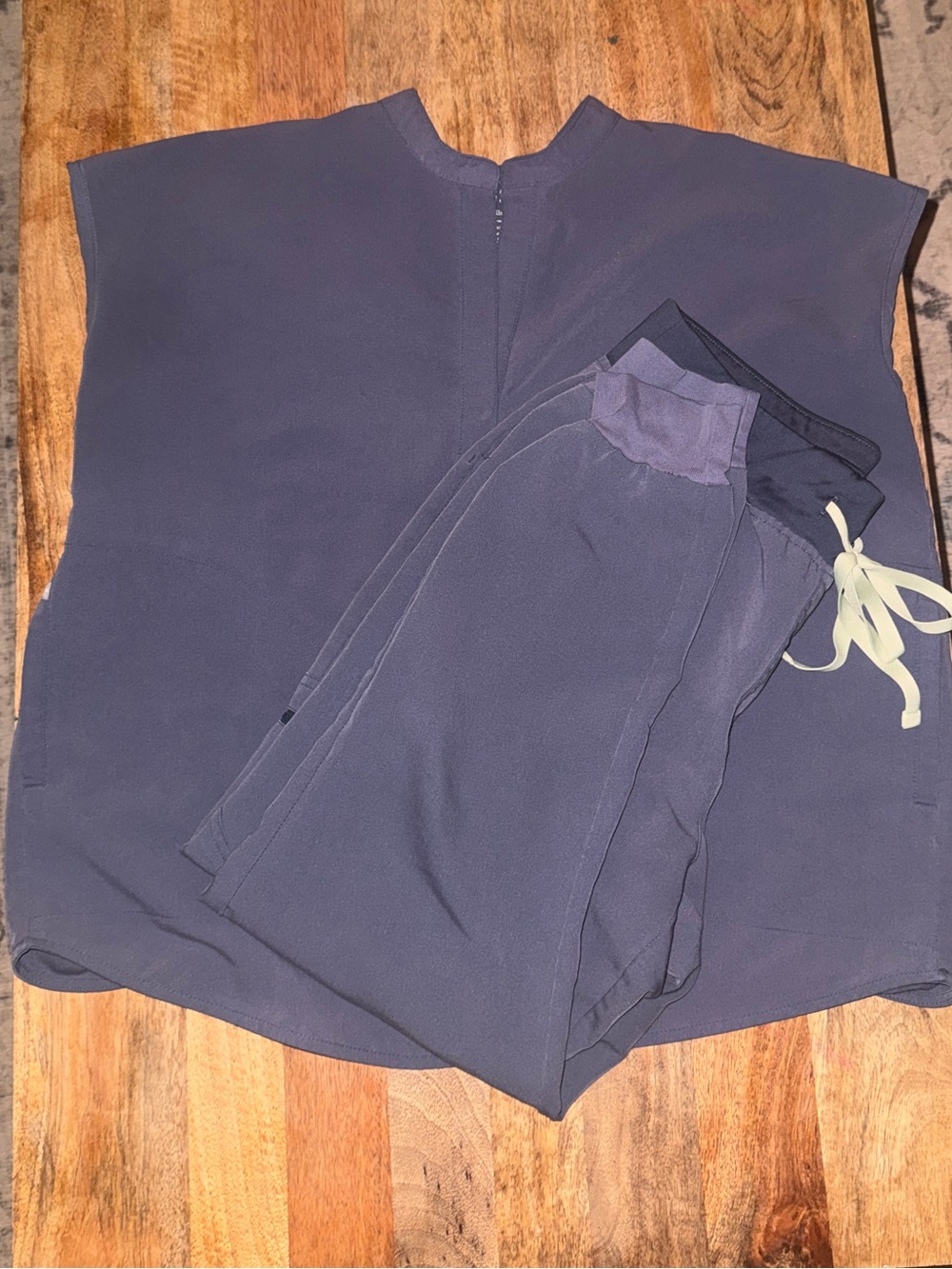 Figs women’s Technical Scrub SET in Space Navy with Light Green Drawstring, M